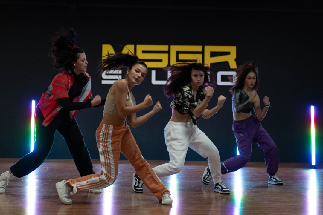 Jugendliche und junge Erwachsene beim Hip Hop Tanzen im MSGR Studio